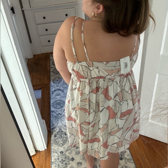 Floral dress w/ pockets - Picture 3 of 4